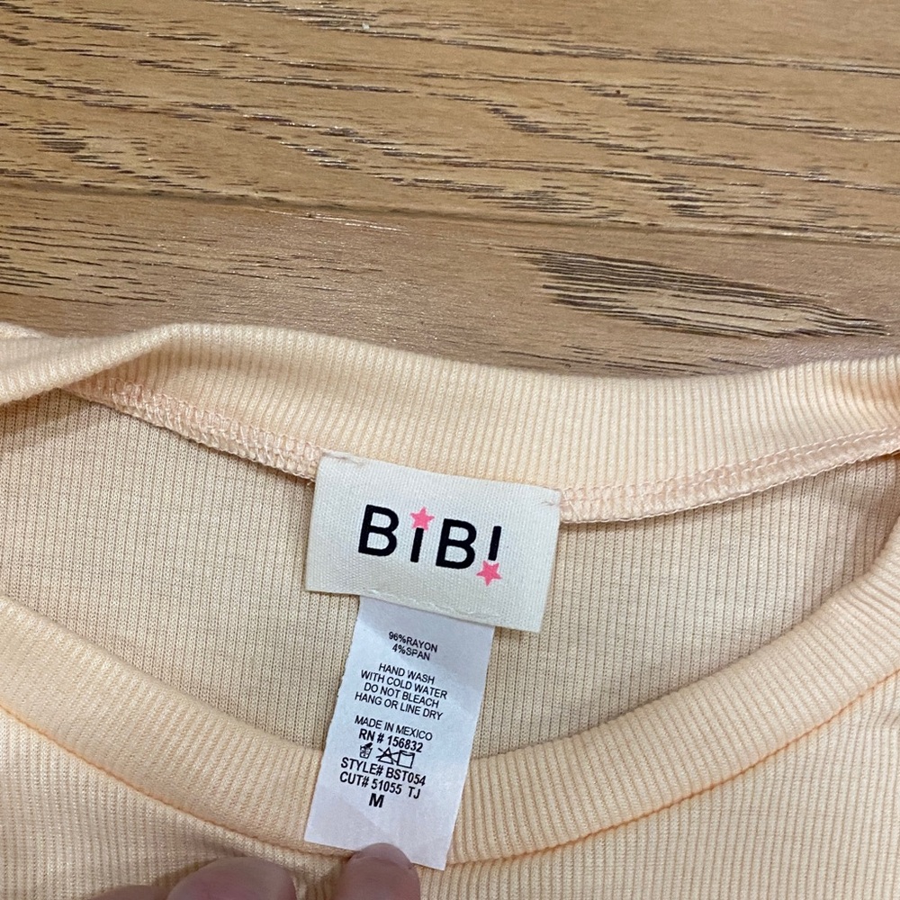 BiBi peach colored Ruffle Set size medium NWOT - Picture 2 of 5